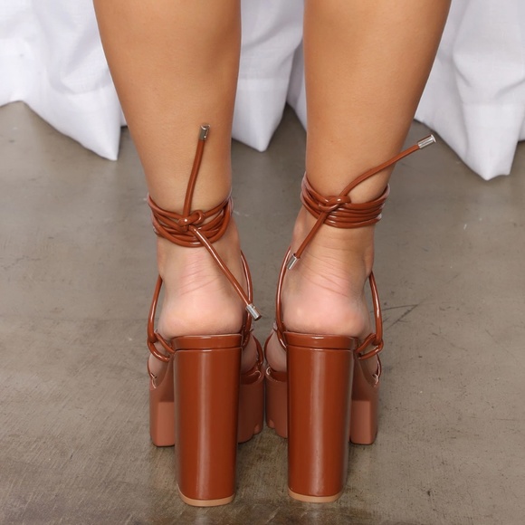 Brown heels 8.5 - Picture 2 of 8